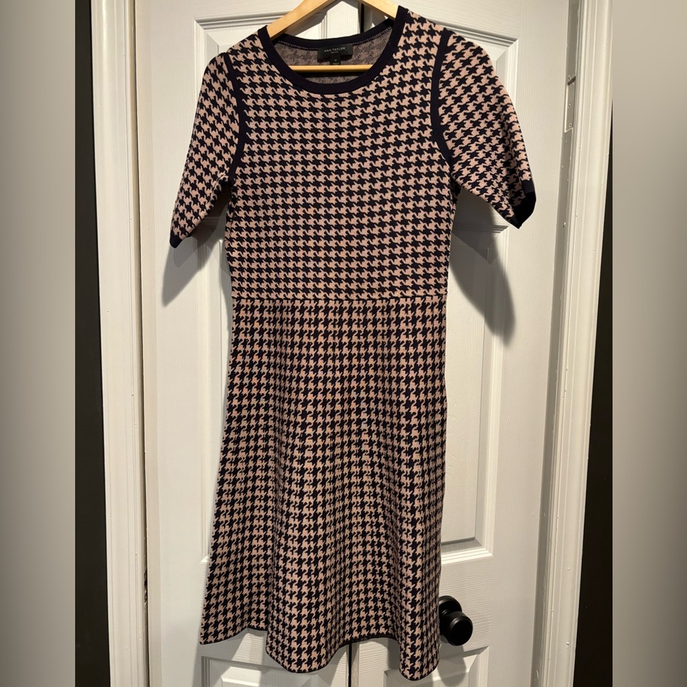 Ann Taylor Pink and Navy Houndstooth Midi A-Line Fit and Flare dress, size SP